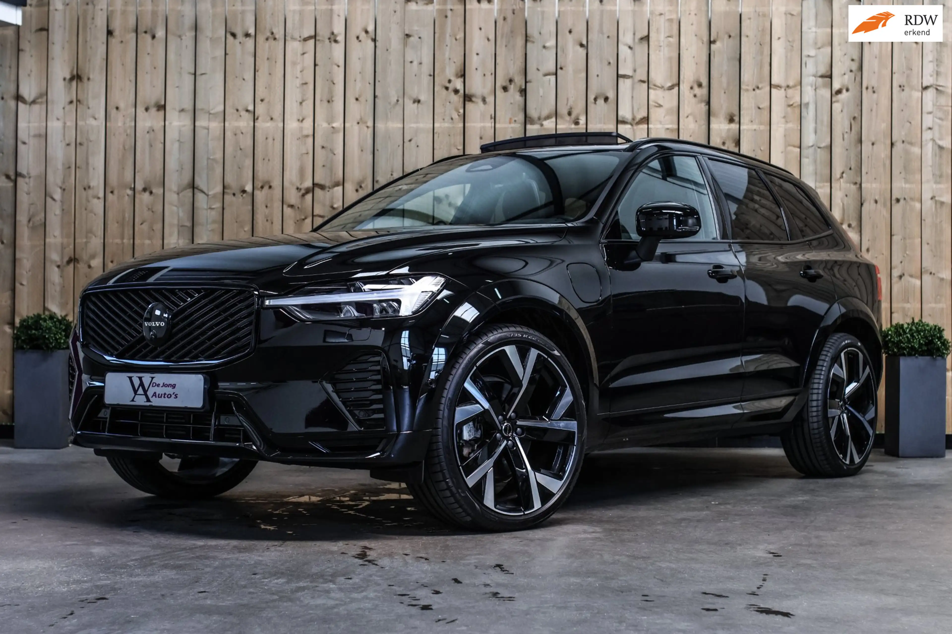 Volvo XC60 2.0 T8 Plug-in hybrid AWD Ultra Black Edition *B&W