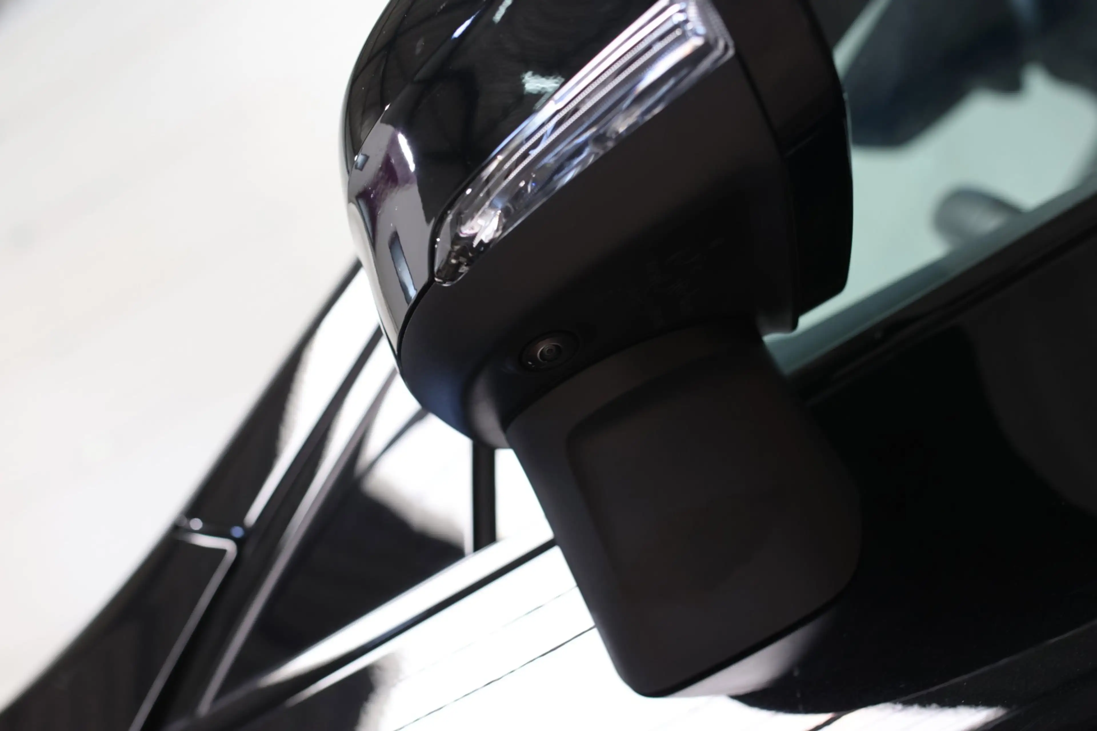 Volvo XC60 2.0 T8 Plug-in hybrid AWD Ultra Black Edition *B&W — photo 14