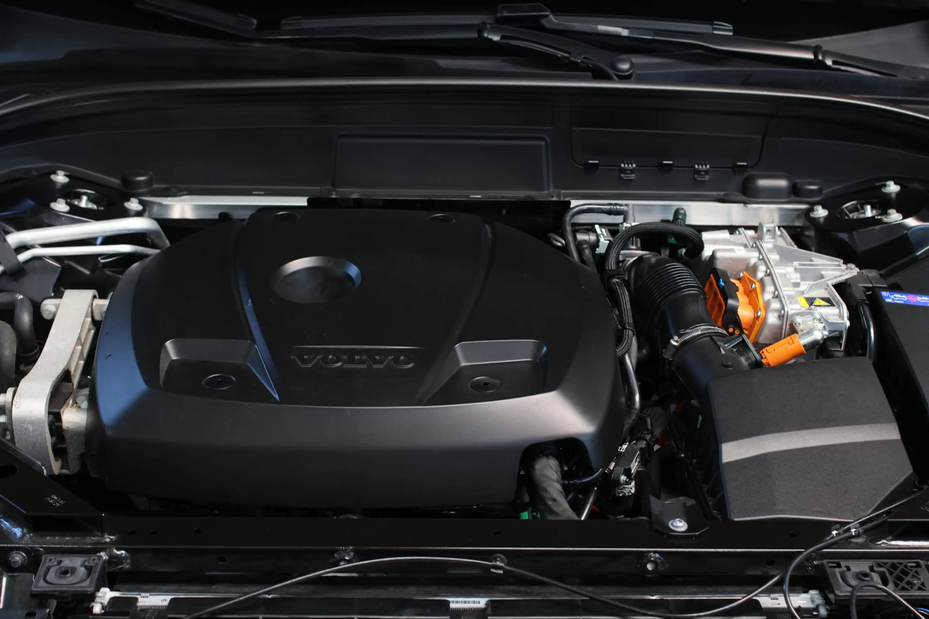 Volvo XC60 2.0 T8 Plug-in hybrid AWD Ultra Black Edition *B&W — photo 11