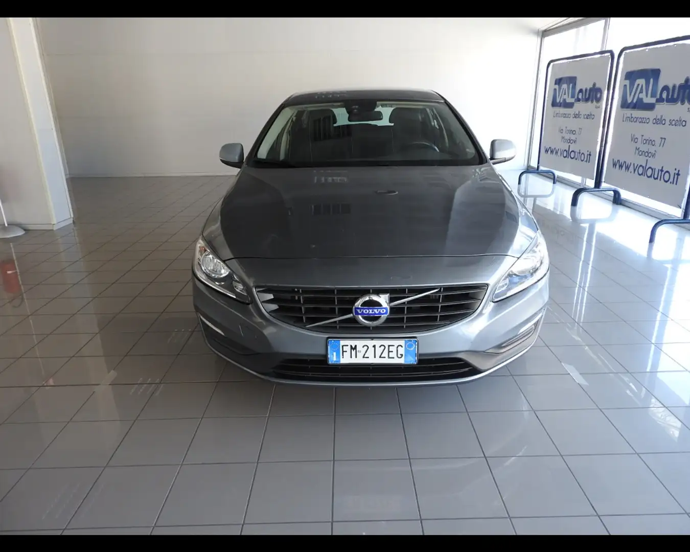 Volvo V60 2.0 D3 Business Gri - 2