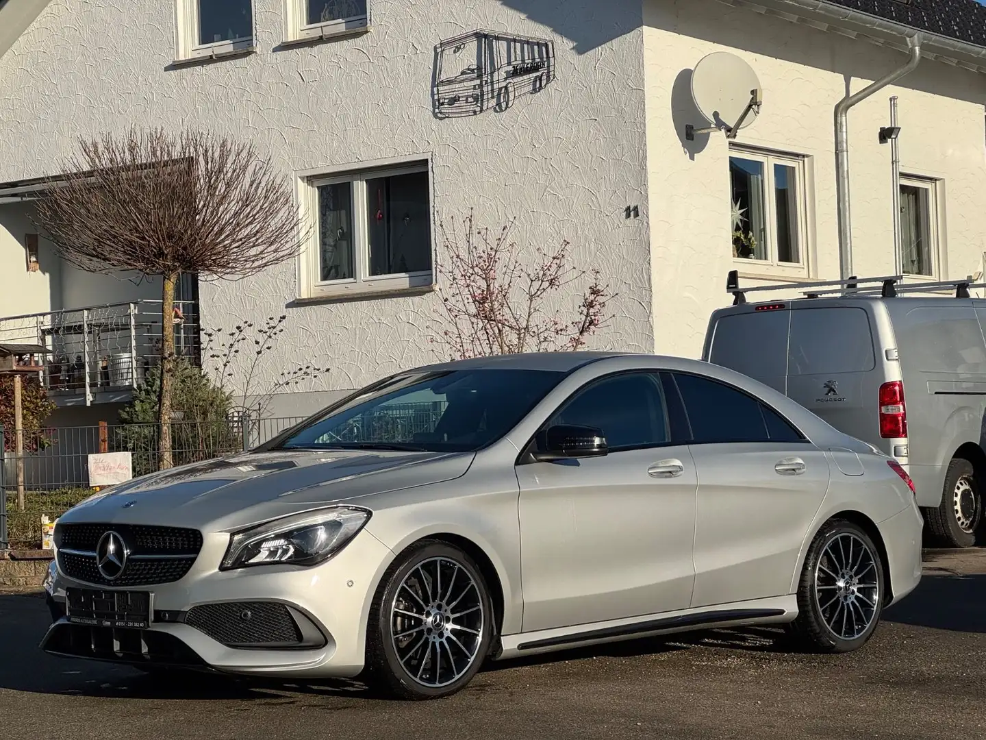 Mercedes-Benz CLA 200 *AMG-LINE*GARANTIE*SCHECKH* Silber - 1