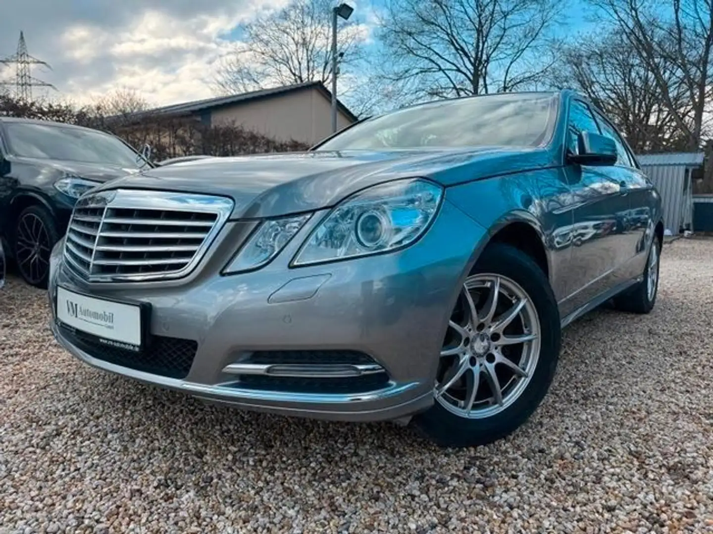 Mercedes-Benz E 300 BlueEFFICIENCY Pano*Navi*Tempo*SitzHz. Grey - 1