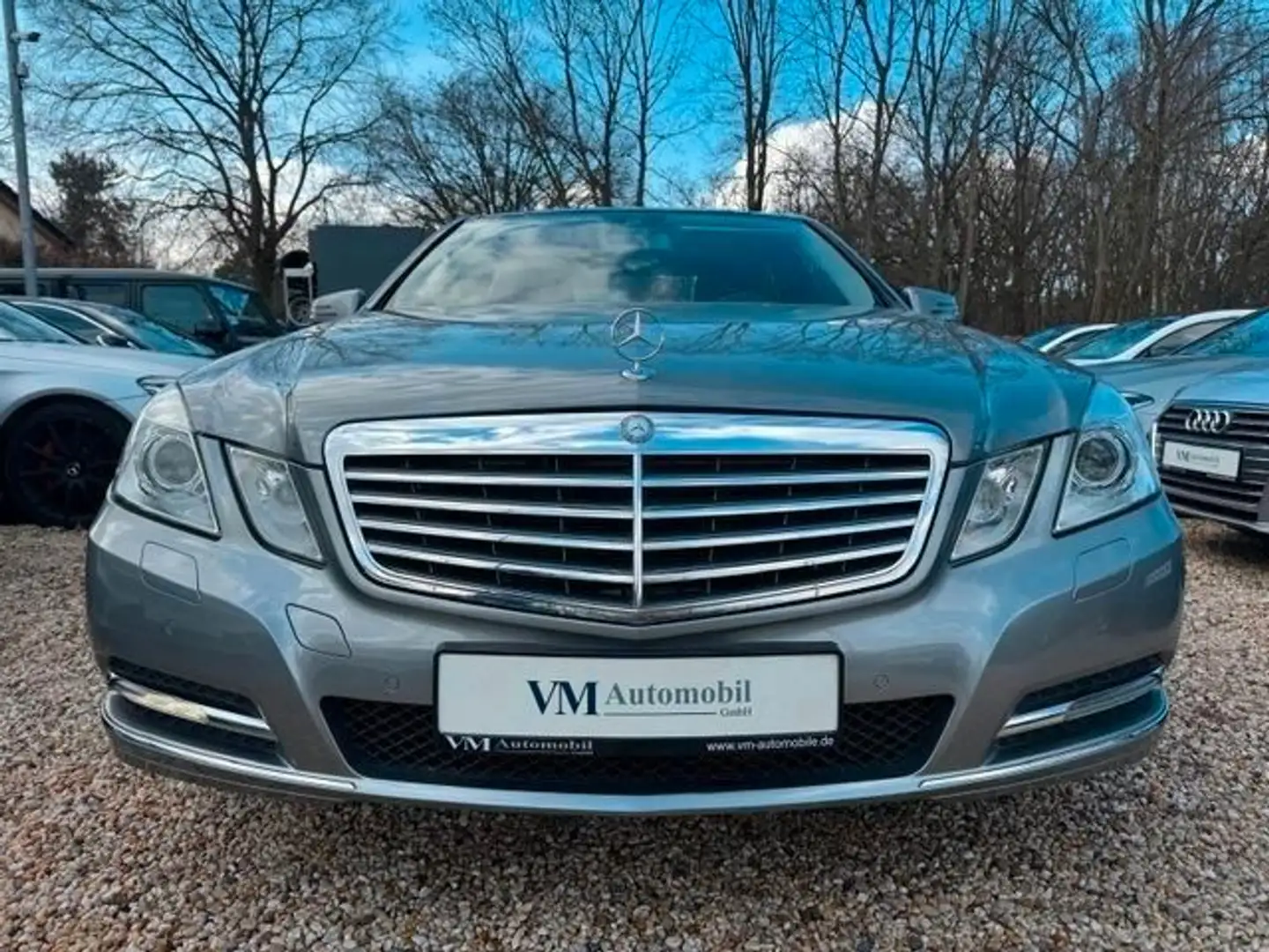 Mercedes-Benz E 300 BlueEFFICIENCY Pano*Navi*Tempo*SitzHz. Grey - 2