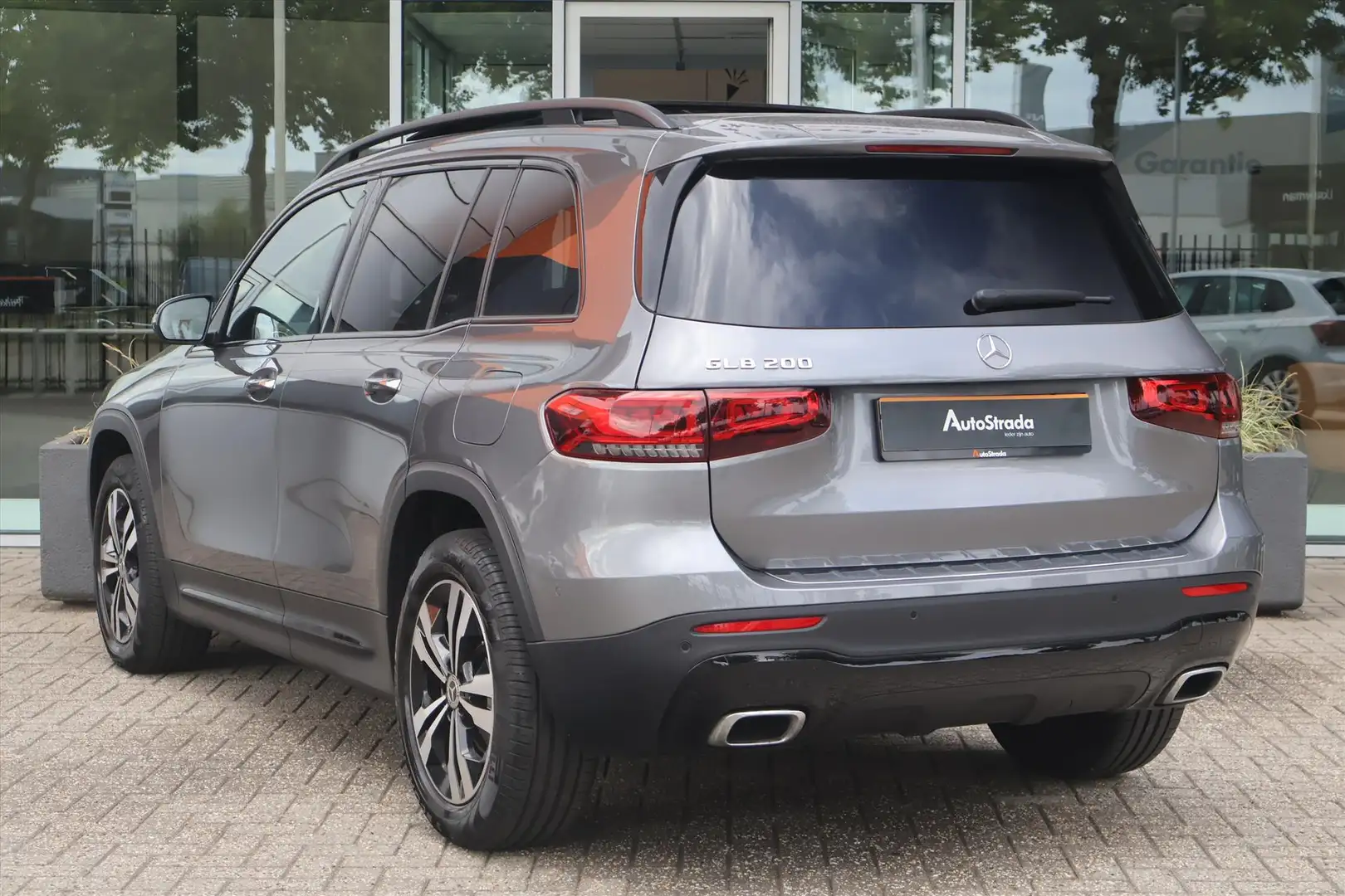 Mercedes-Benz GLB 200 Luxury Line 163PK I Pano I Sfeerverlichting I 360 Grijs - 2