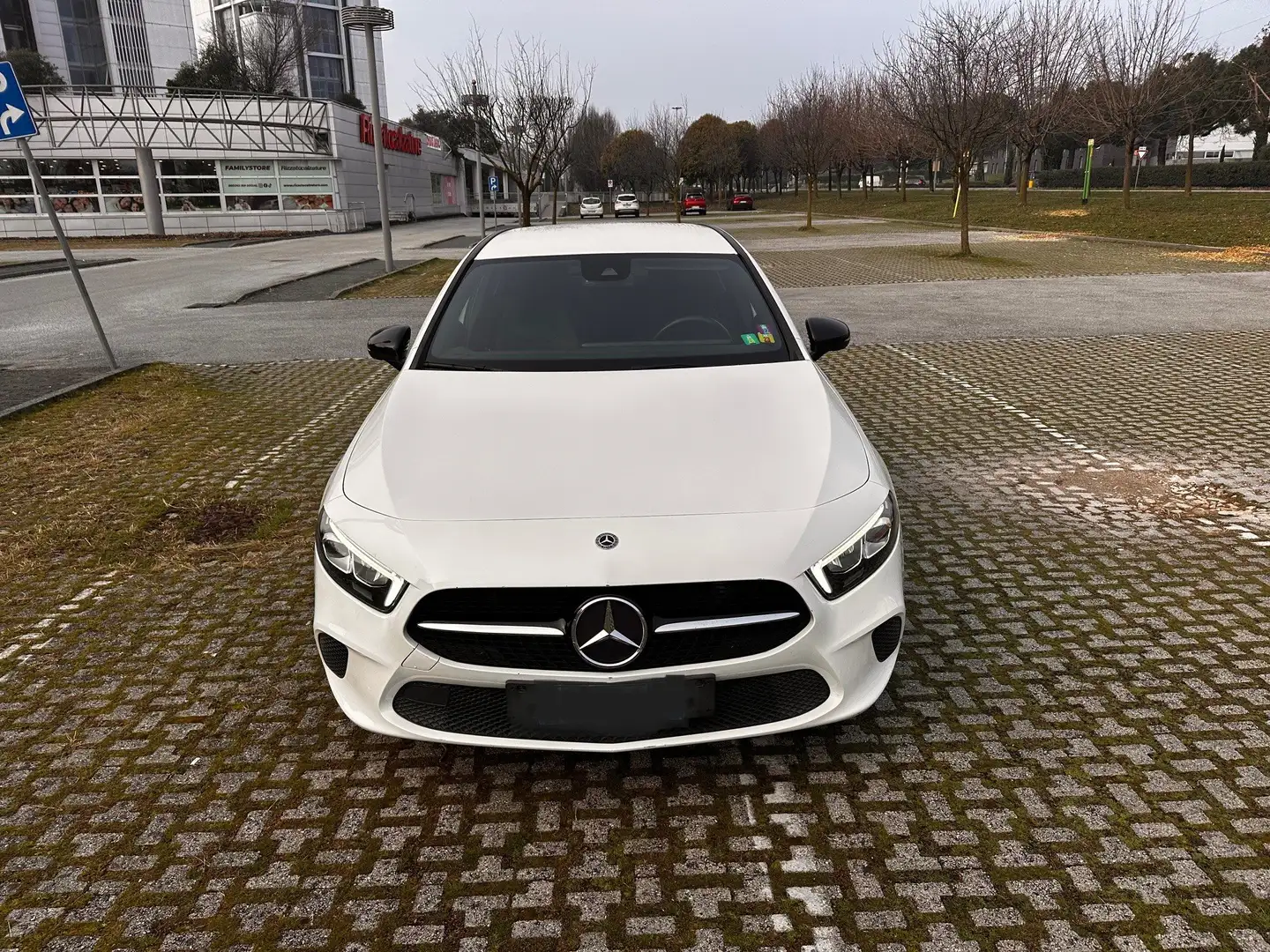 Mercedes-Benz A 180 Sport Black Edition Mod. nuovo Per Neo Patentati Bianco - 2