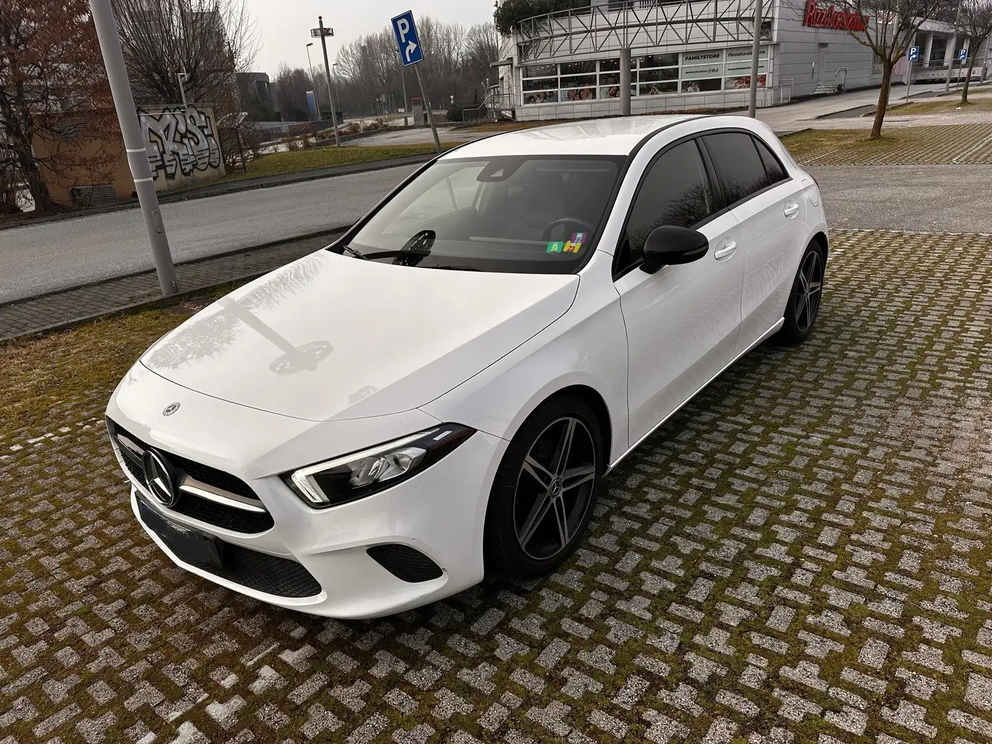 Mercedes-Benz A 180 Sport Black Edition Mod. nuovo Per Neo Patentati Bianco - 1
