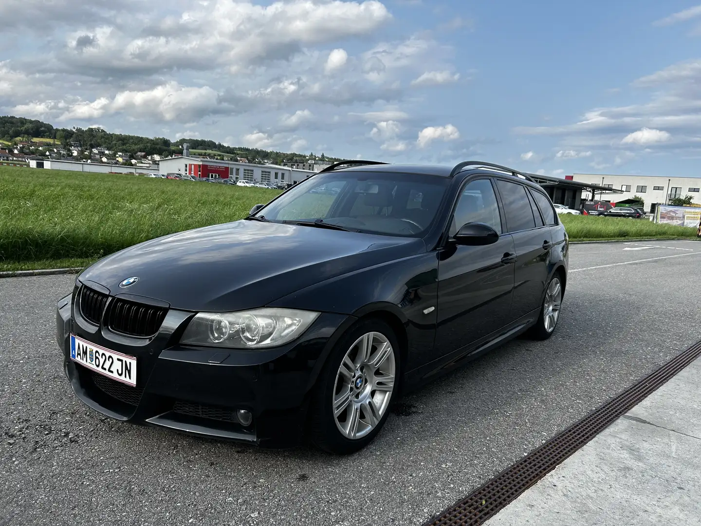 BMW 320 320d Touring M-Paket Schwarz - 1