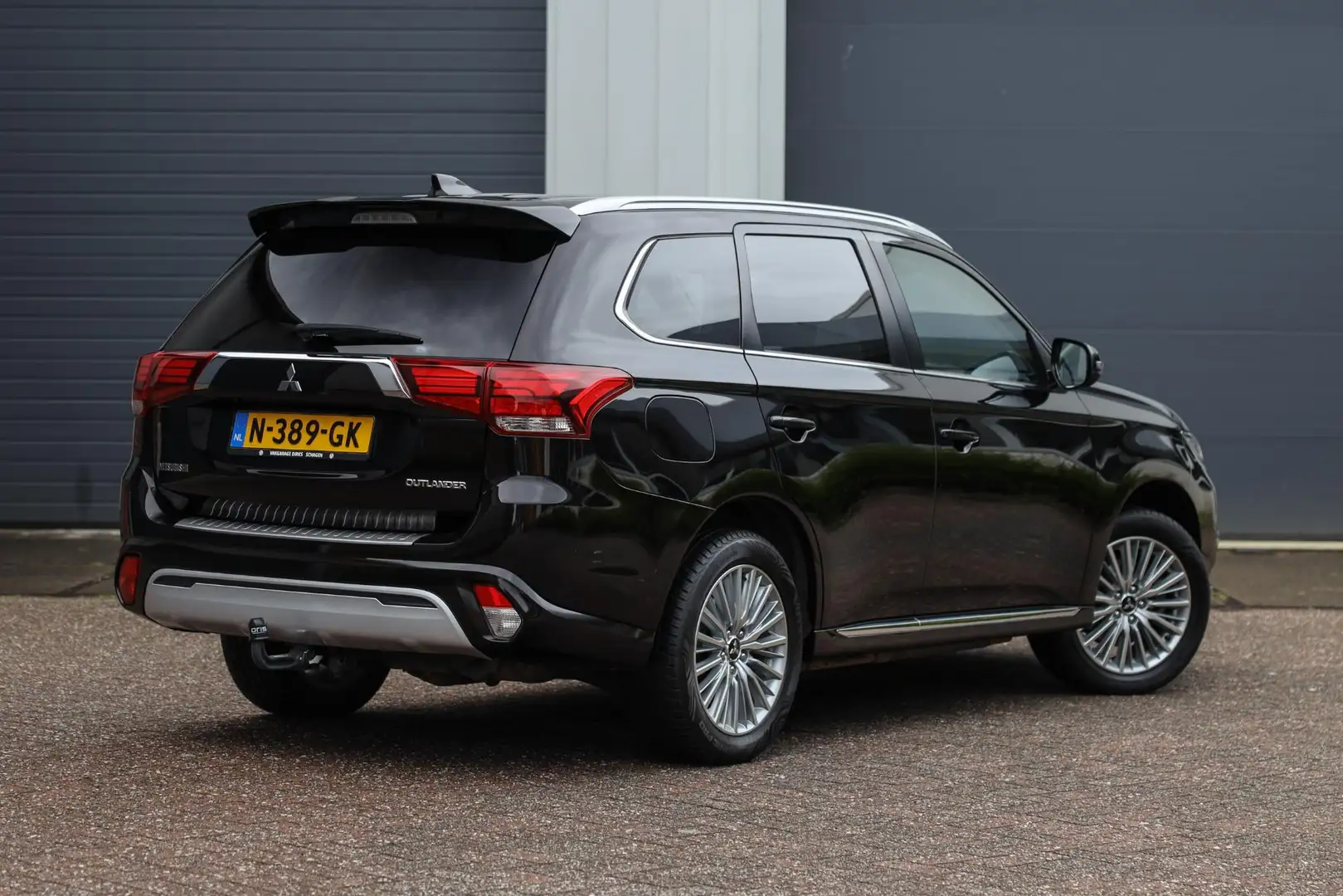 Mitsubishi Outlander 2.4 PHEV Pure+ ✅ Carplay ✅ Trekhaak ✅ Camera Zwart - 2