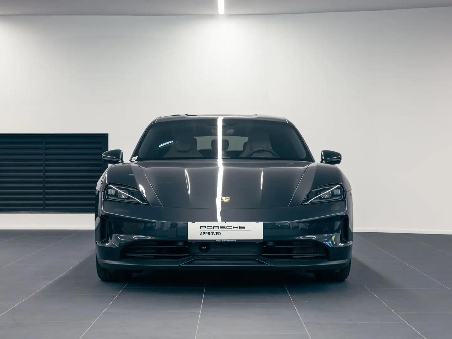 Porsche Taycan Sport Turismo Grau - 2