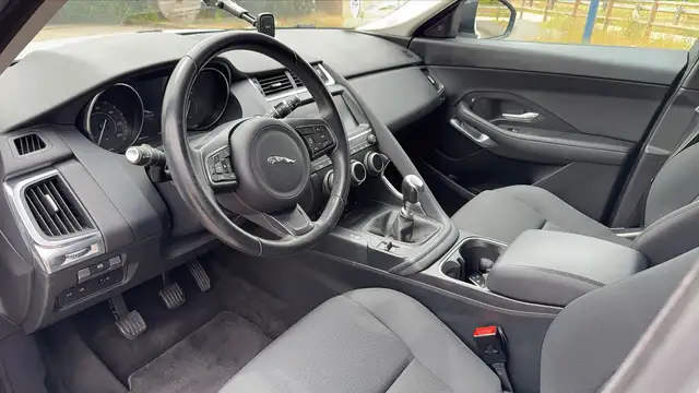 Jaguar E-Pace view 8