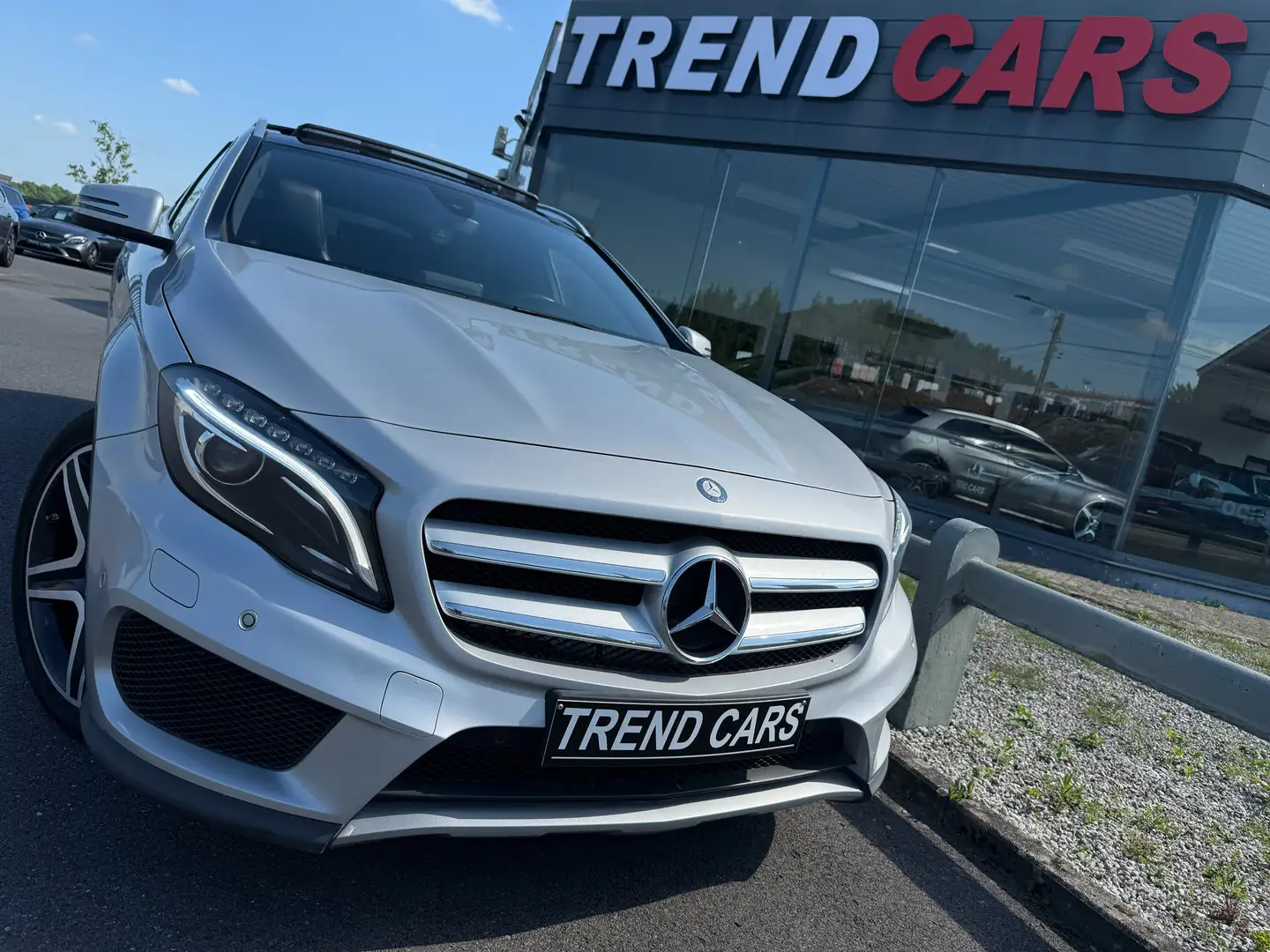 Mercedes-Benz GLA 200 d 4-Matic PACK-AMG AUTO. 7G-TRONIC TOIT PANO GAR.1 Gris - 1