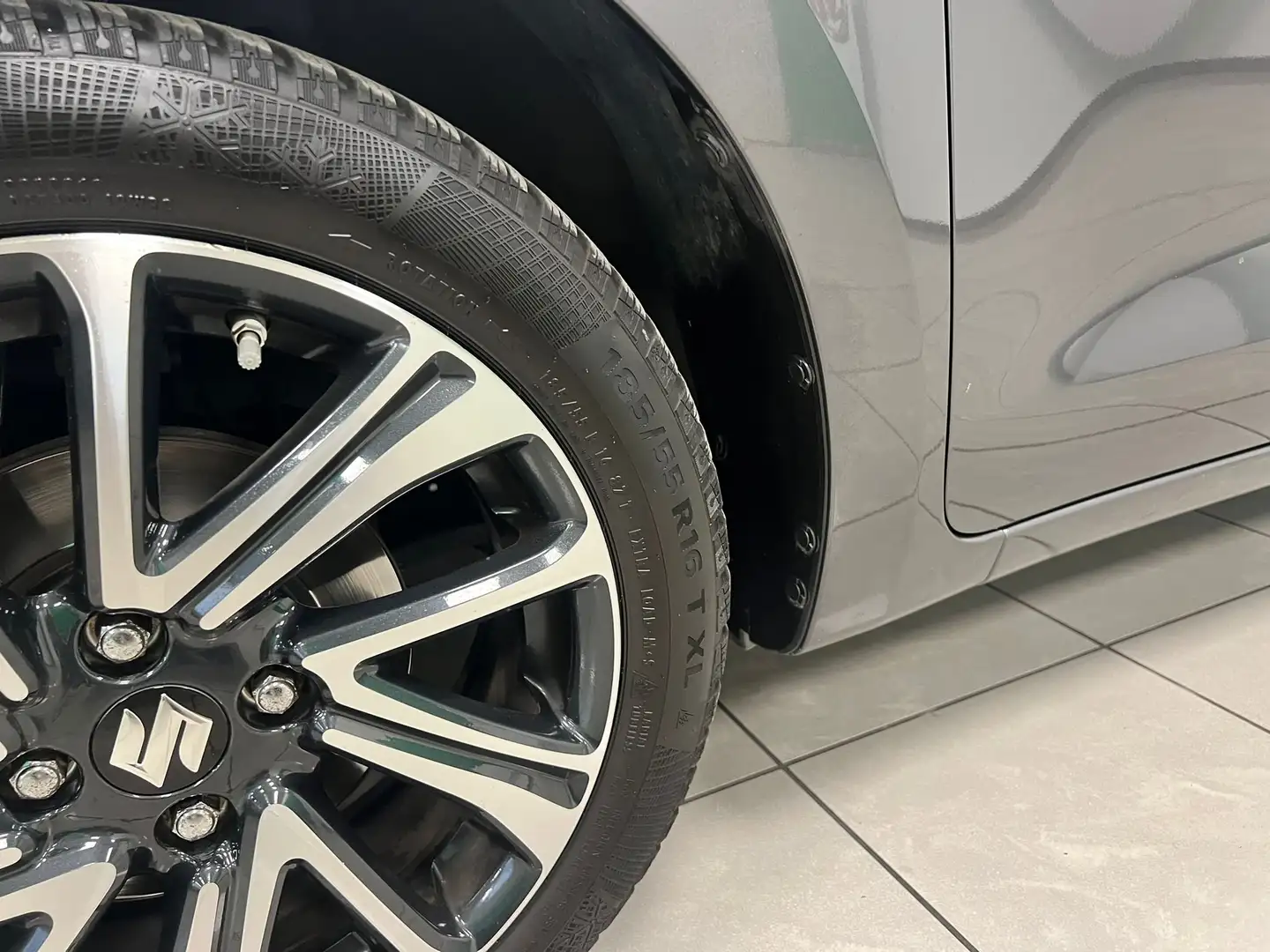 Suzuki Swift Swift 1.2h Top 2wd Gris - 2