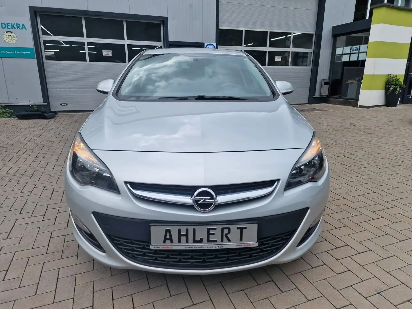 Opel Astra J Lim. 5-trg. 150 Jahre Opel Argent - 2