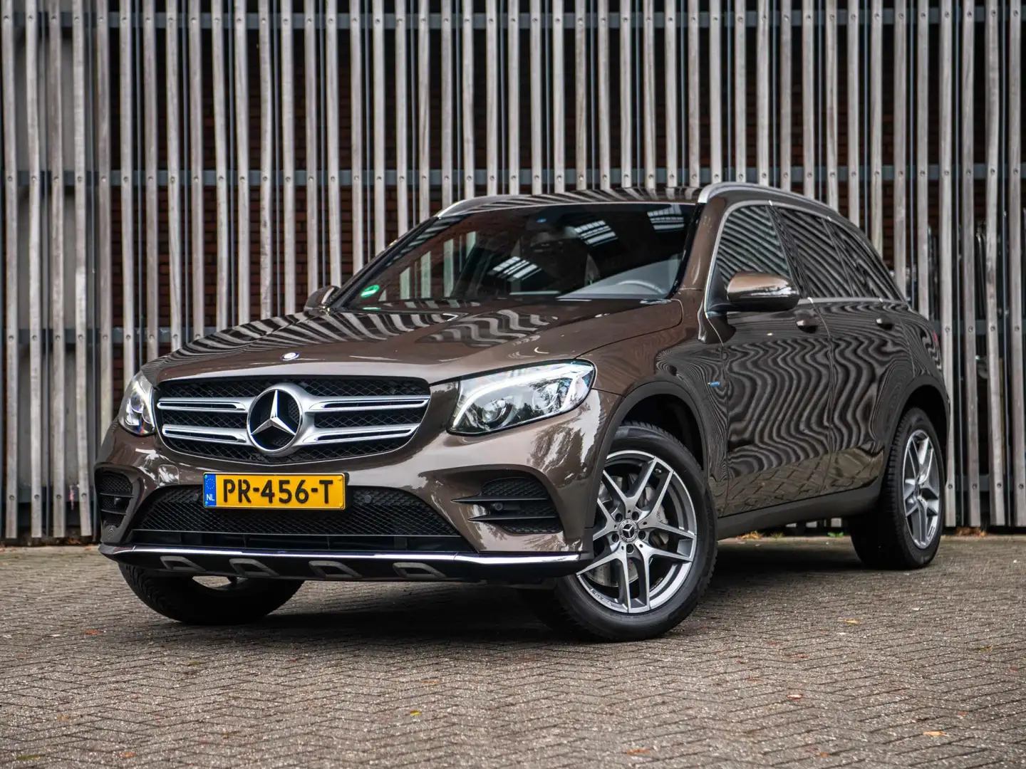 Mercedes-Benz GLC 350 350e 4MATIC AMG Premium Plus |NL-AUTO| Carplay|Cam Brun - 1