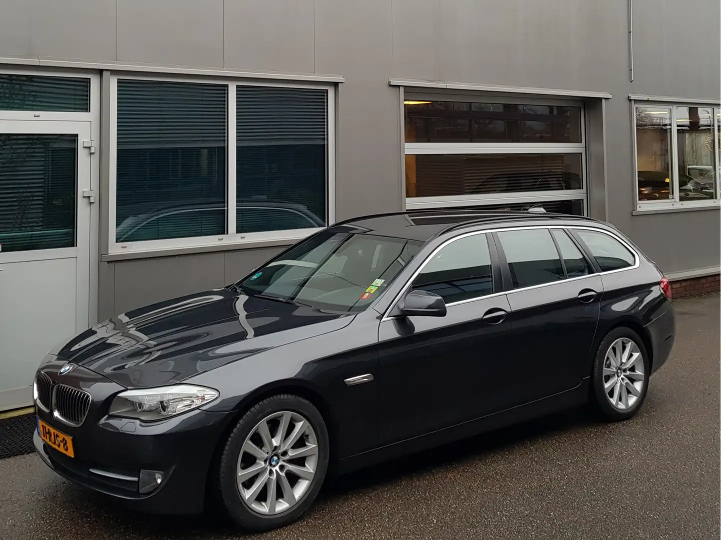 BMW 523 5-serie Touring 523i 3.0 Aut8 Navi Trekhaak 18"Vlg Gris - 2