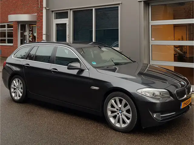 BMW 523 5-serie Touring 523i 3.0 Aut8 Navi Trekhaak 18"Vlg