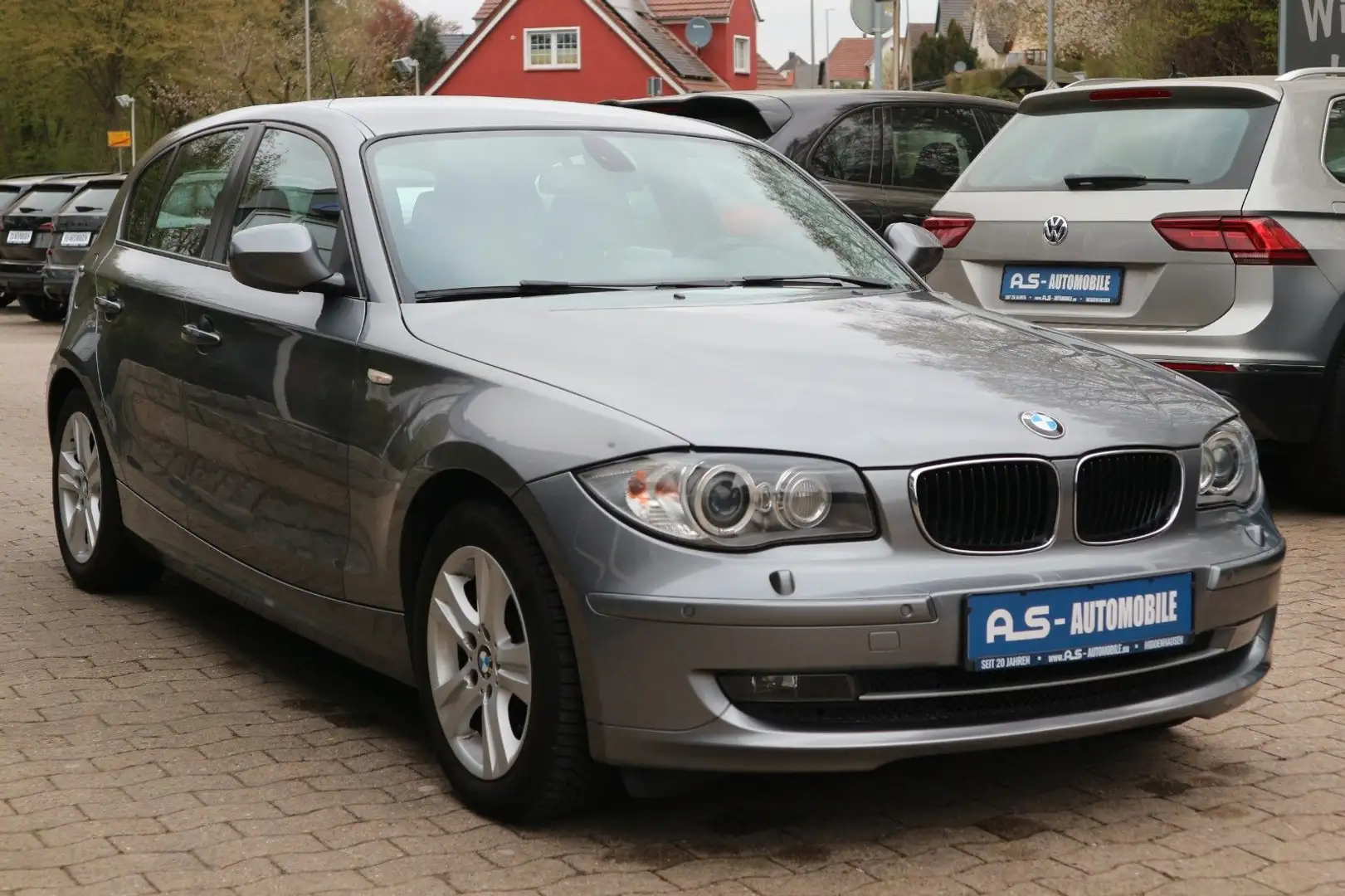 BMW 120 i  Lim. *NAVI/XENON/TEMPO/PDC/KLIMAAUTO* Grau - 1
