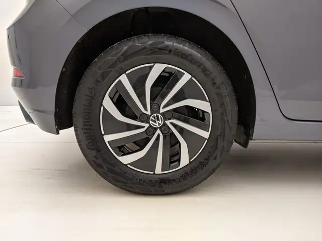 Volkswagen Polo view 8