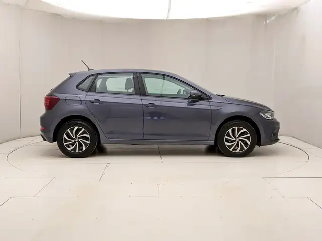 Volkswagen Polo view 3