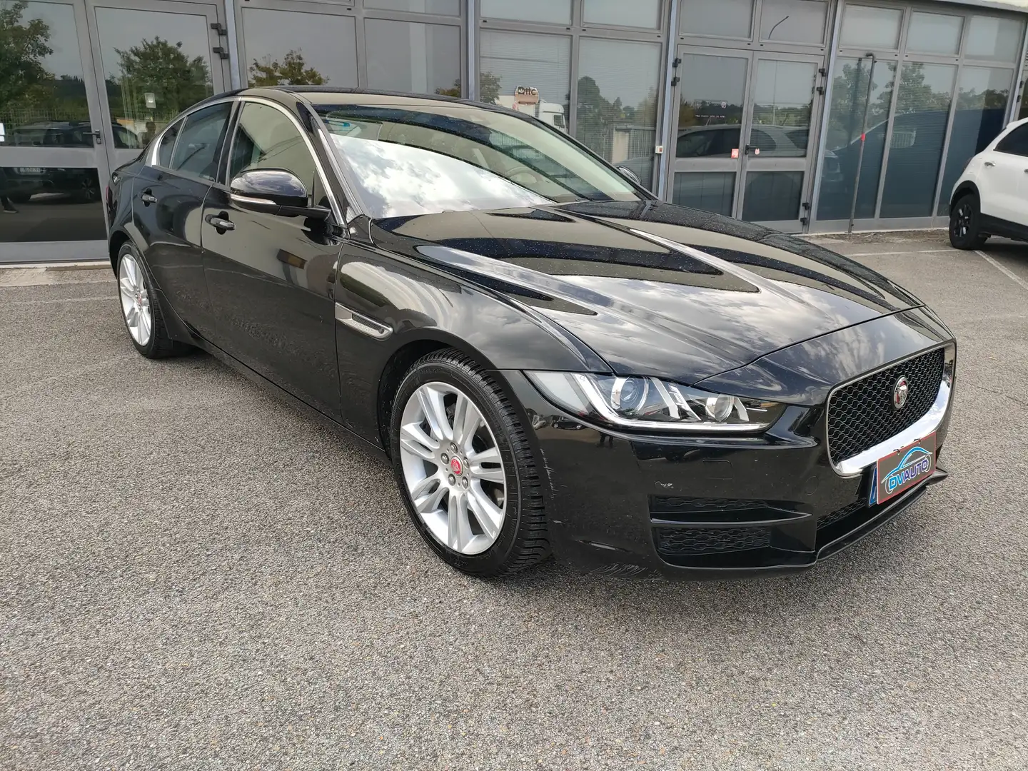 Jaguar XE XE 2.0d i4 Pure Business edition 180cv auto my18 Nero - 2