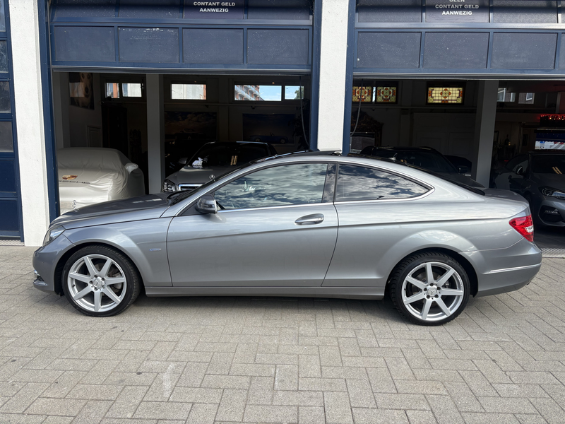 Mercedes-Benz C 180 Coupé NL AUTO/PANORAMA/LEDER — photo 2
