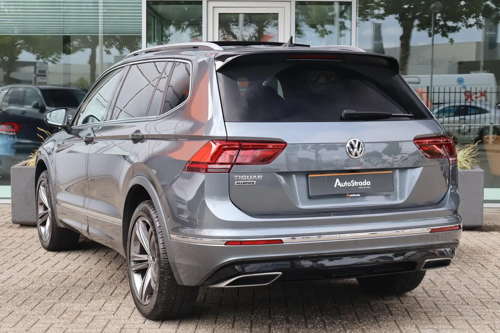 Volkswagen Tiguan Allspace 1.5 TSI R-Line 150pk 7-DSG Pano | Memory | Virtual Grijs - 2