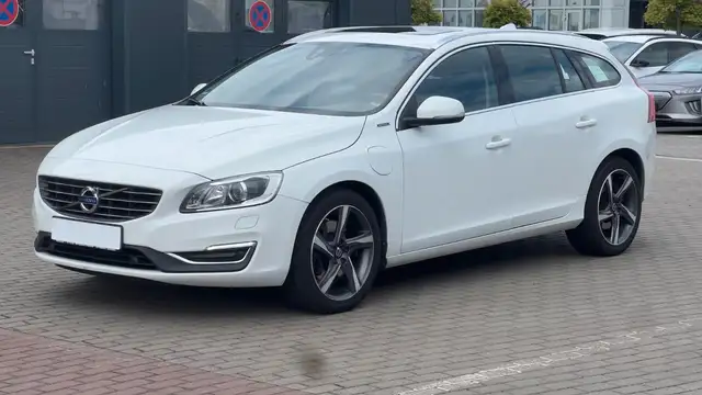Volvo V60 Kombi Summum AWD*Mietkauf*GSD*TEMP*RFK*