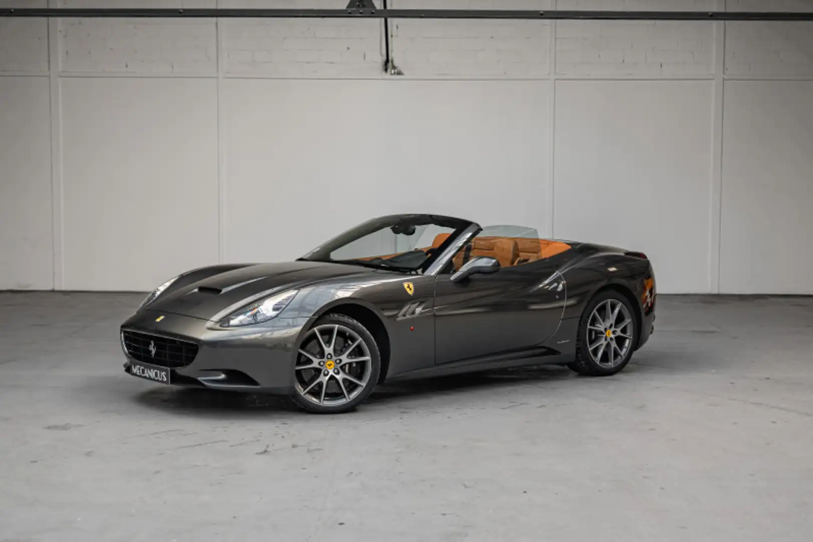 Ferrari California *Grigio Silverstone \u0026 Cuoio* Grau - 1