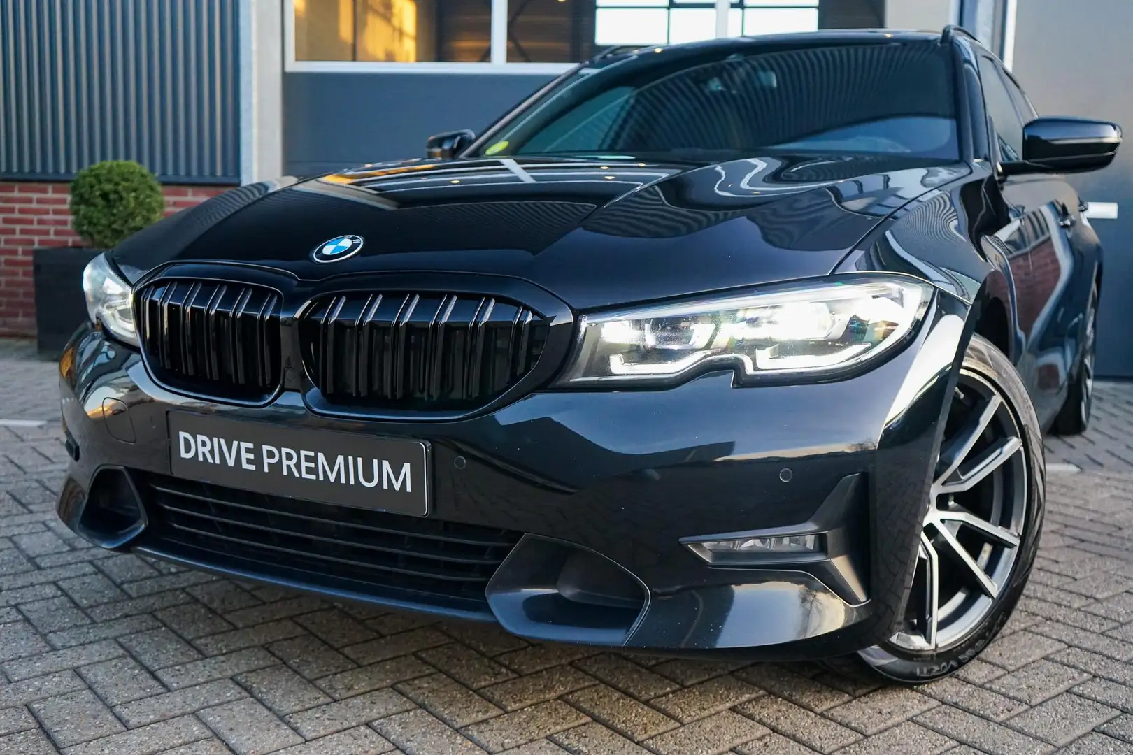 BMW 320 3-serie Touring 320d High Executive Schwarz - 2