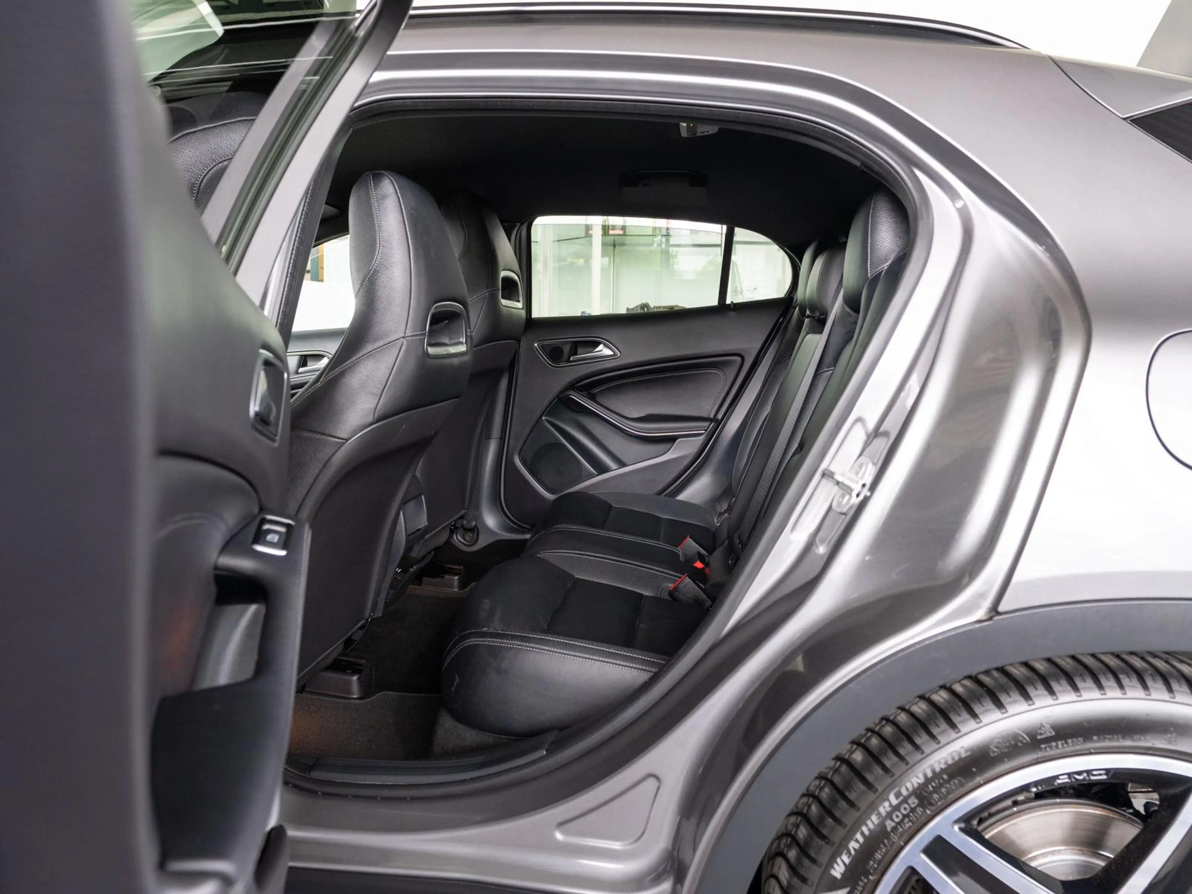 Mercedes-Benz GLA 200 *AMG-LINE*NIGHT*TOTWINKEL*R-KAMERA* — photo 10