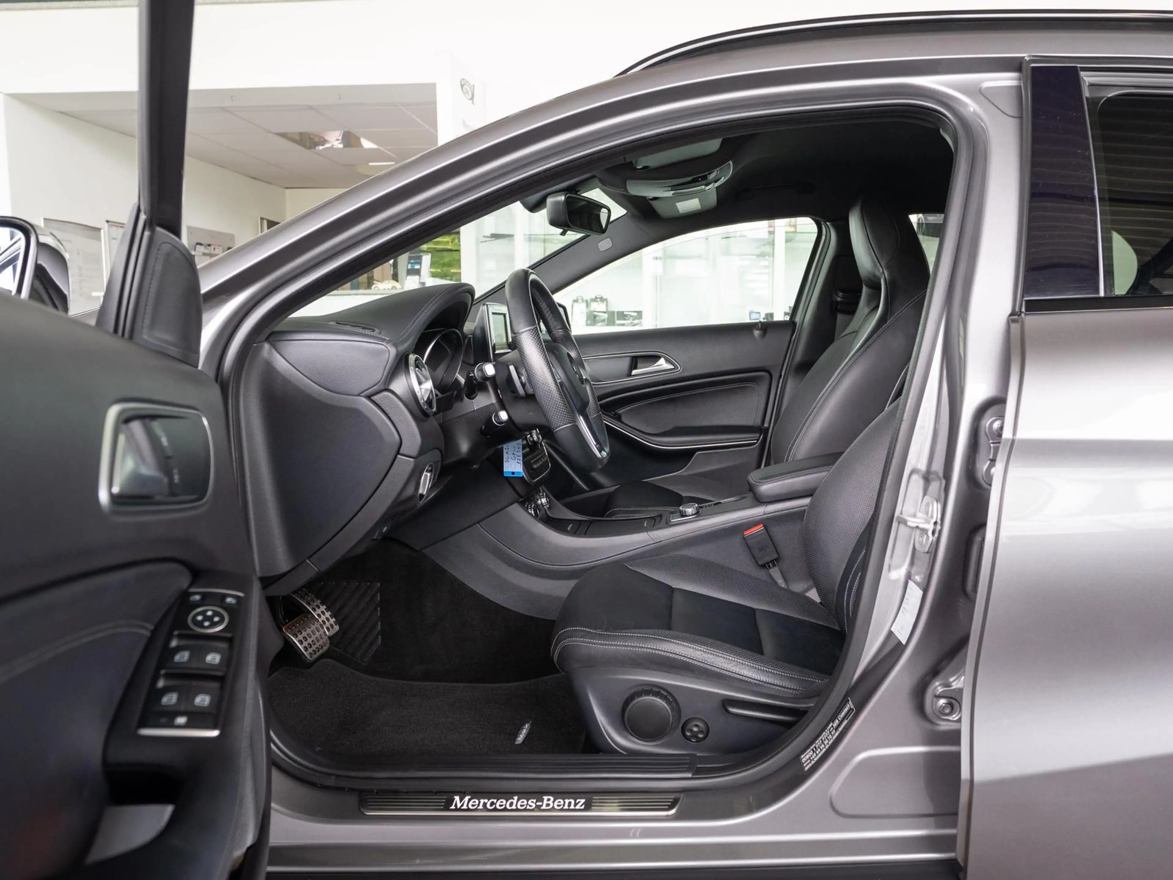 Mercedes-Benz GLA 200 *AMG-LINE*NIGHT*TOTWINKEL*R-KAMERA* — photo 9