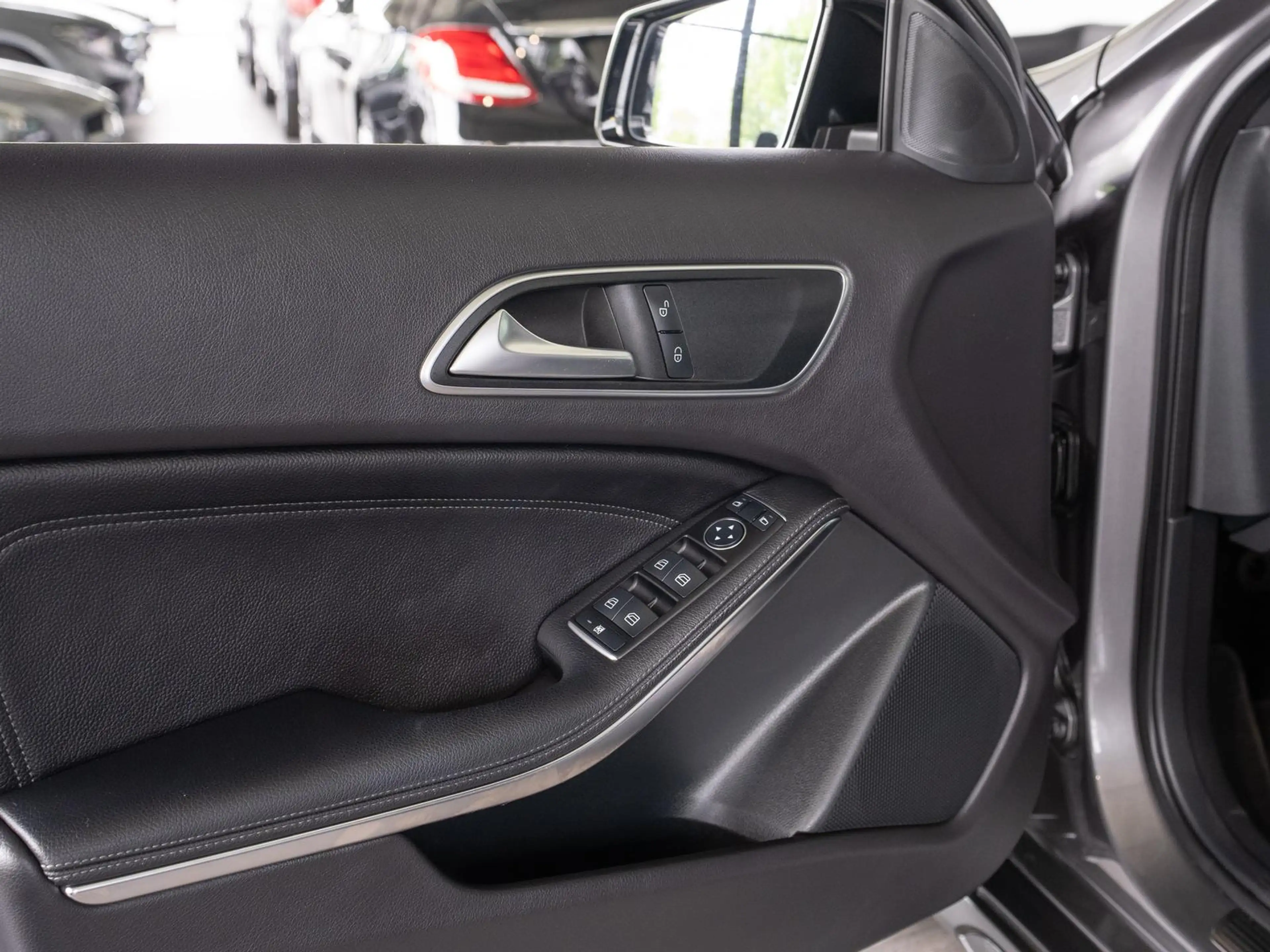 Mercedes-Benz GLA 200 *AMG-LINE*NIGHT*TOTWINKEL*R-KAMERA* — photo 11