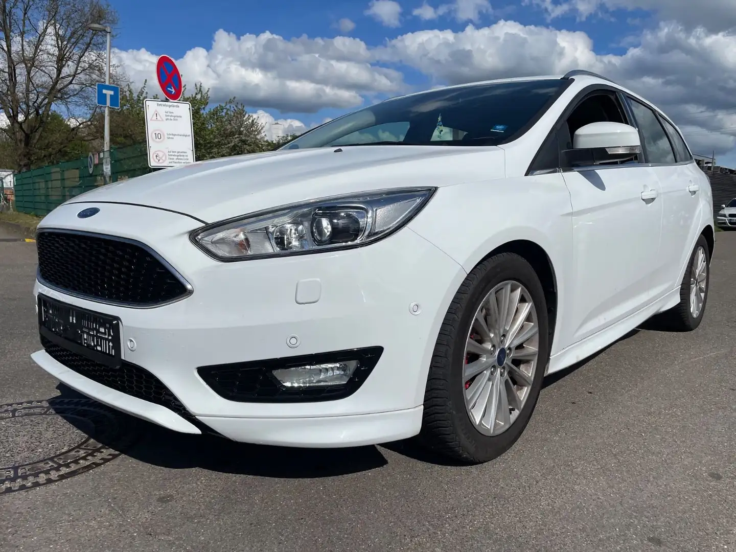 Ford Focus Turnier Titanium Weiß - 1