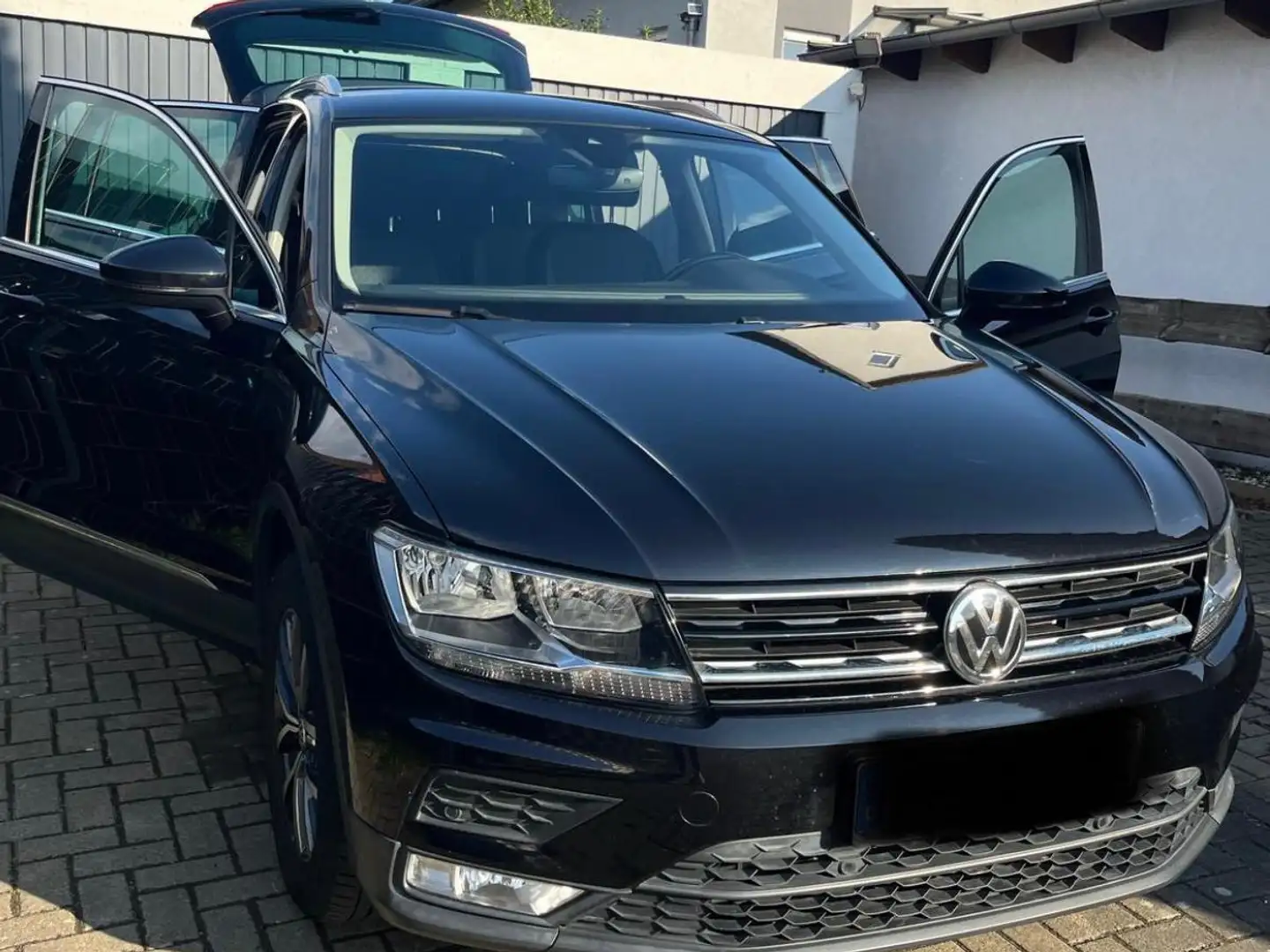 Volkswagen Tiguan Tiguan 1.4 TSI (BlueMotion Technology)Trendline Schwarz - 1