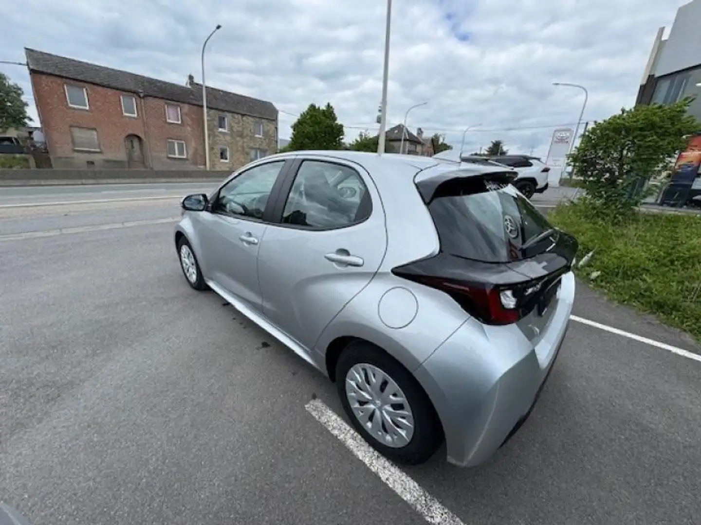 Toyota Yaris EX DEMO 1.5 Hybrid e-CVT Dynam Gris - 2