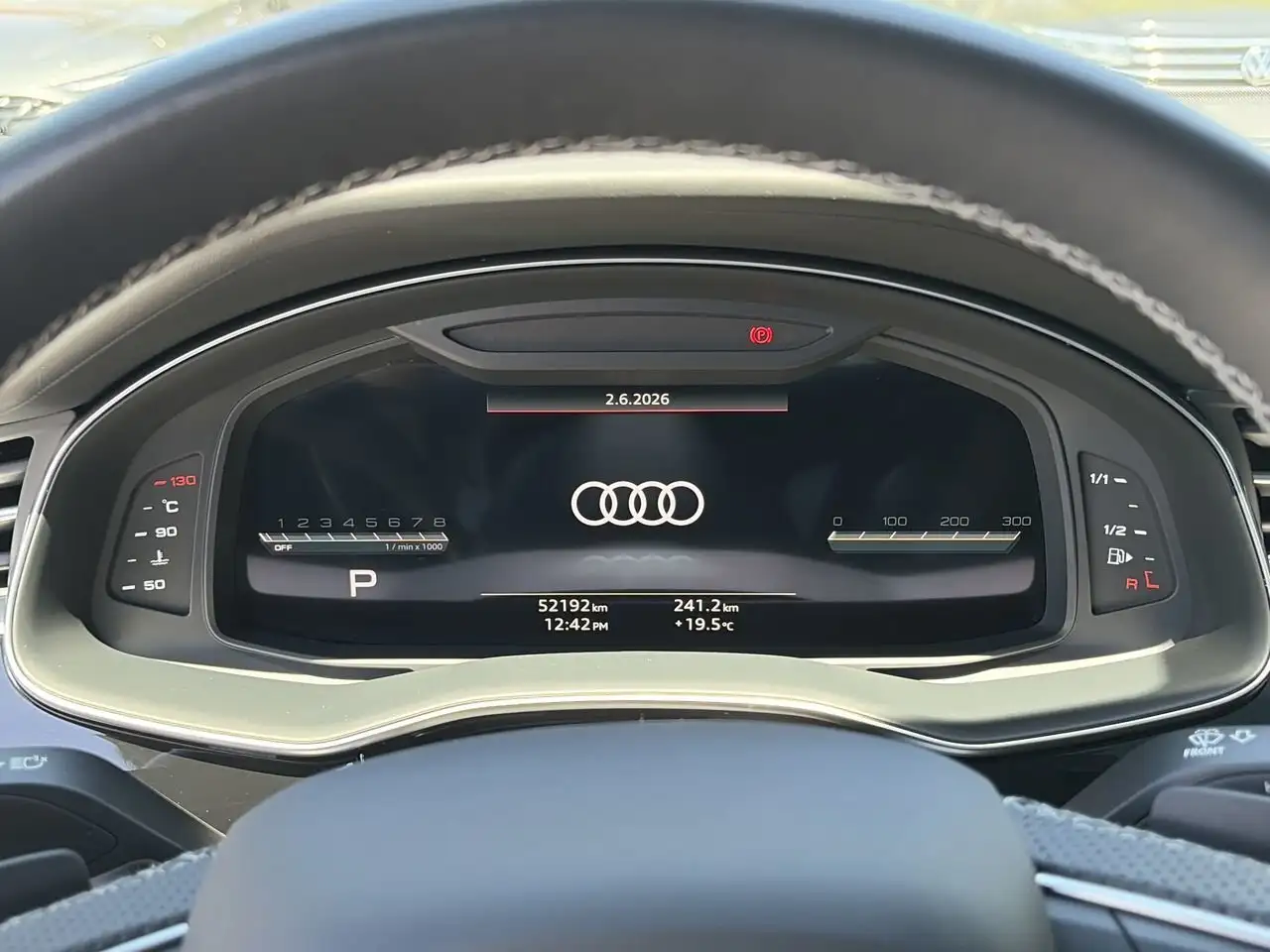 Audi SQ8 снимка Audi SQ8