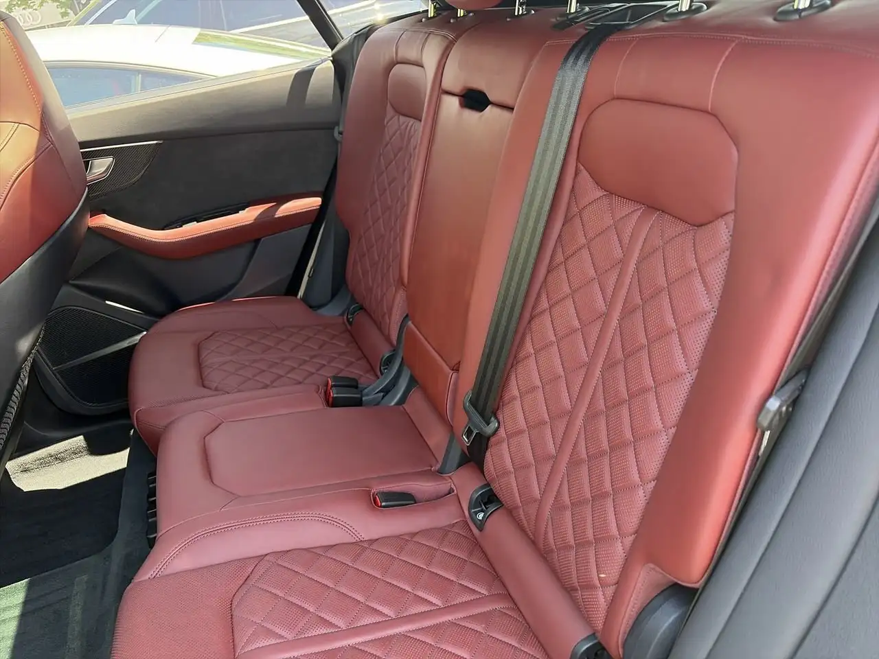 Audi SQ8 снимка Audi SQ8
