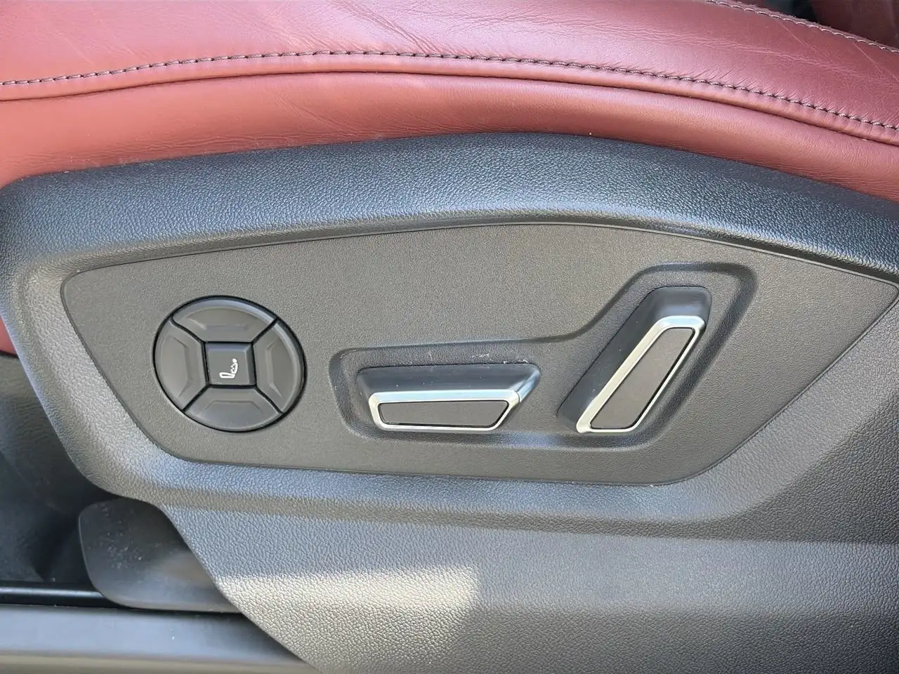 Audi SQ8 снимка Audi SQ8