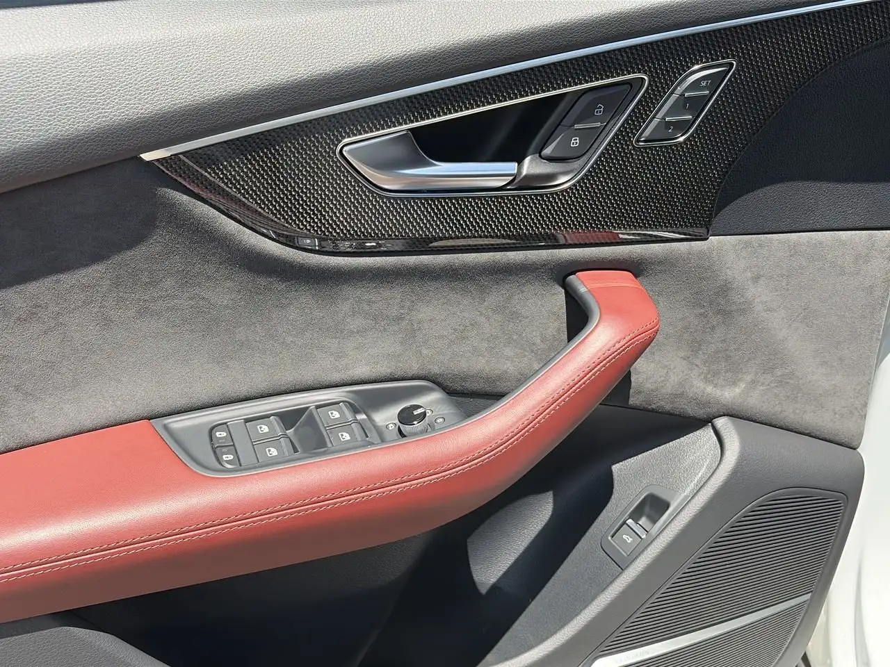 Audi SQ8 снимка Audi SQ8