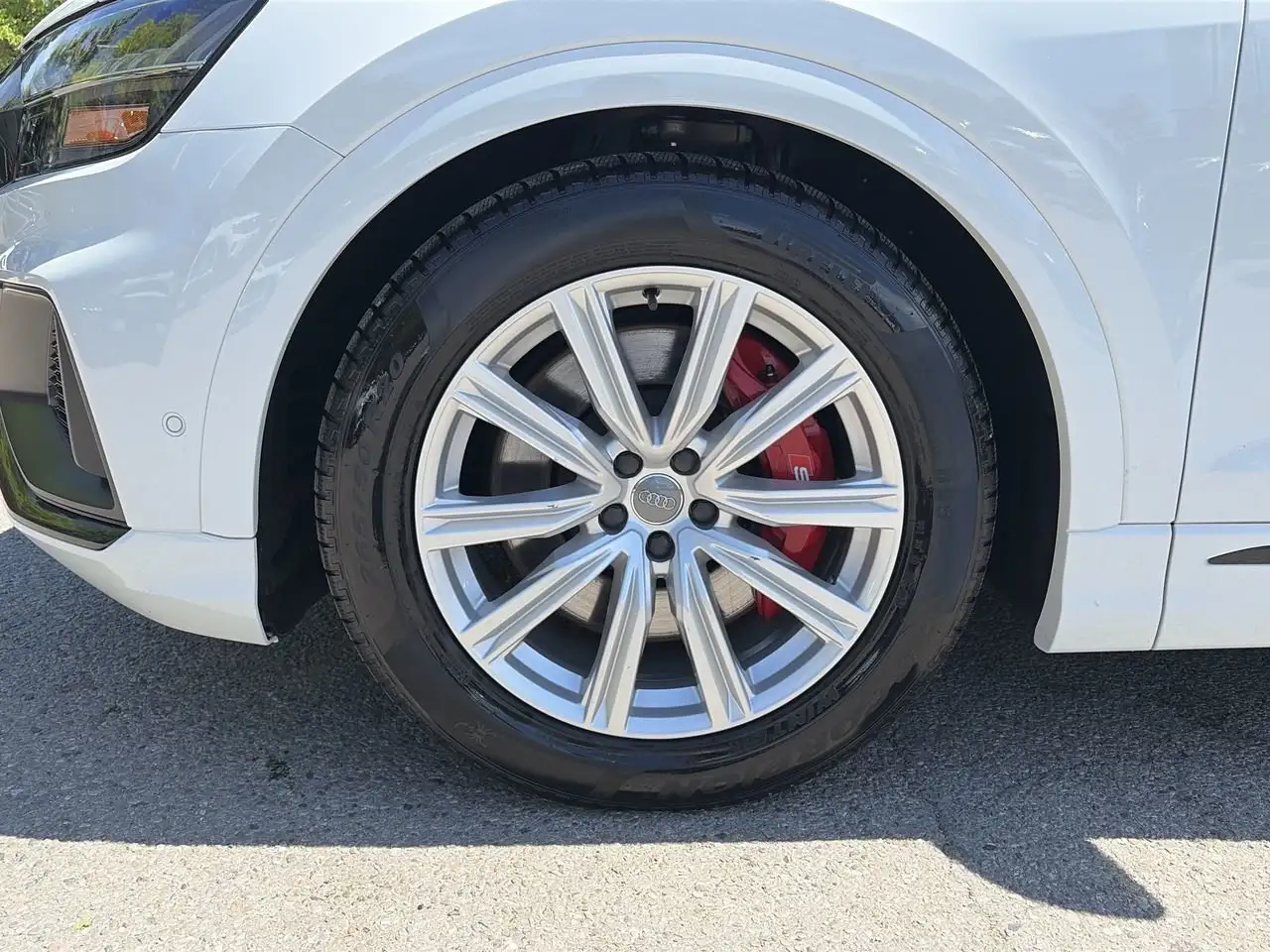 Audi SQ8 снимка Audi SQ8