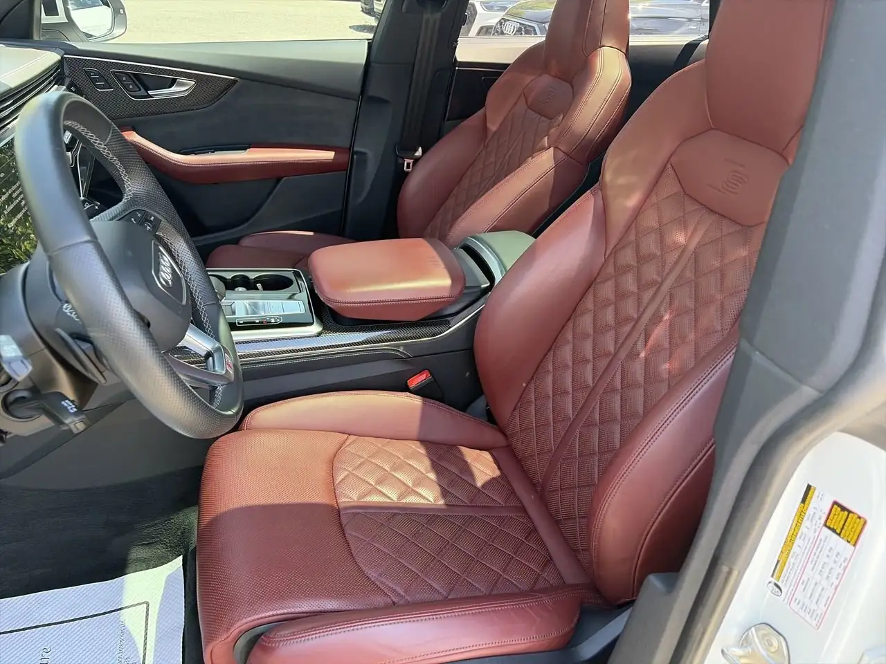 Audi SQ8 снимка Audi SQ8