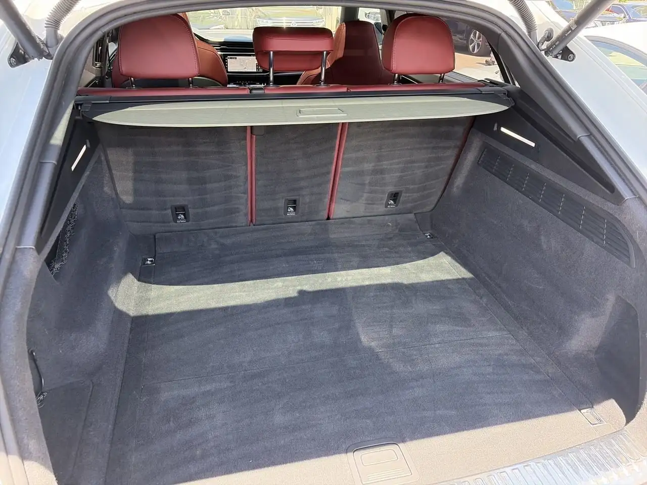 Audi SQ8 снимка Audi SQ8