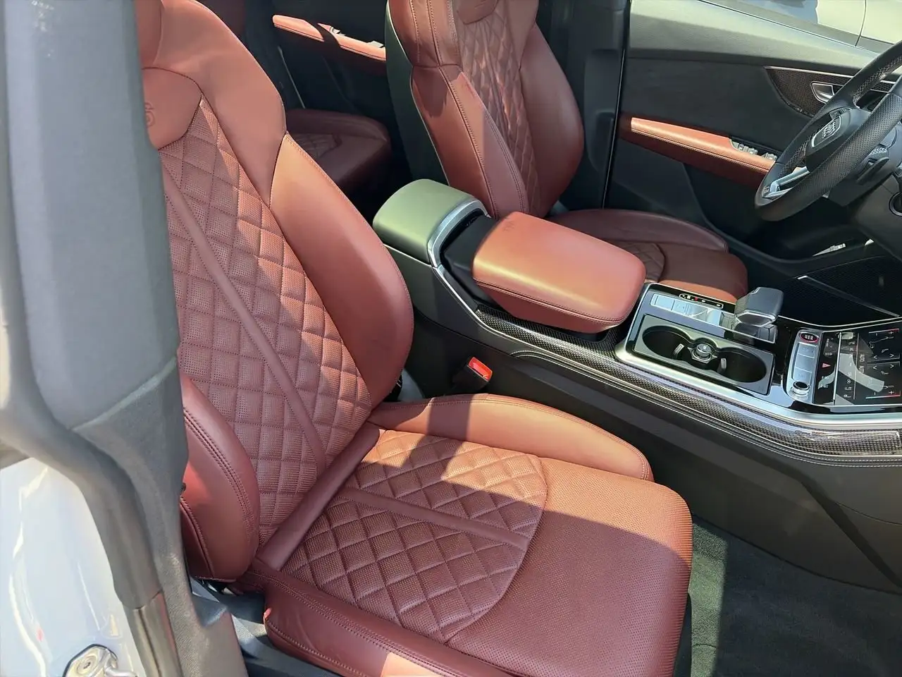 Audi SQ8 снимка Audi SQ8