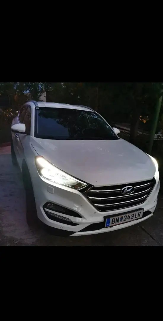 Hyundai TUCSON Tucson 2,0 Comfort CRDi VGT 2WD DPF Comfort Weiß - 2