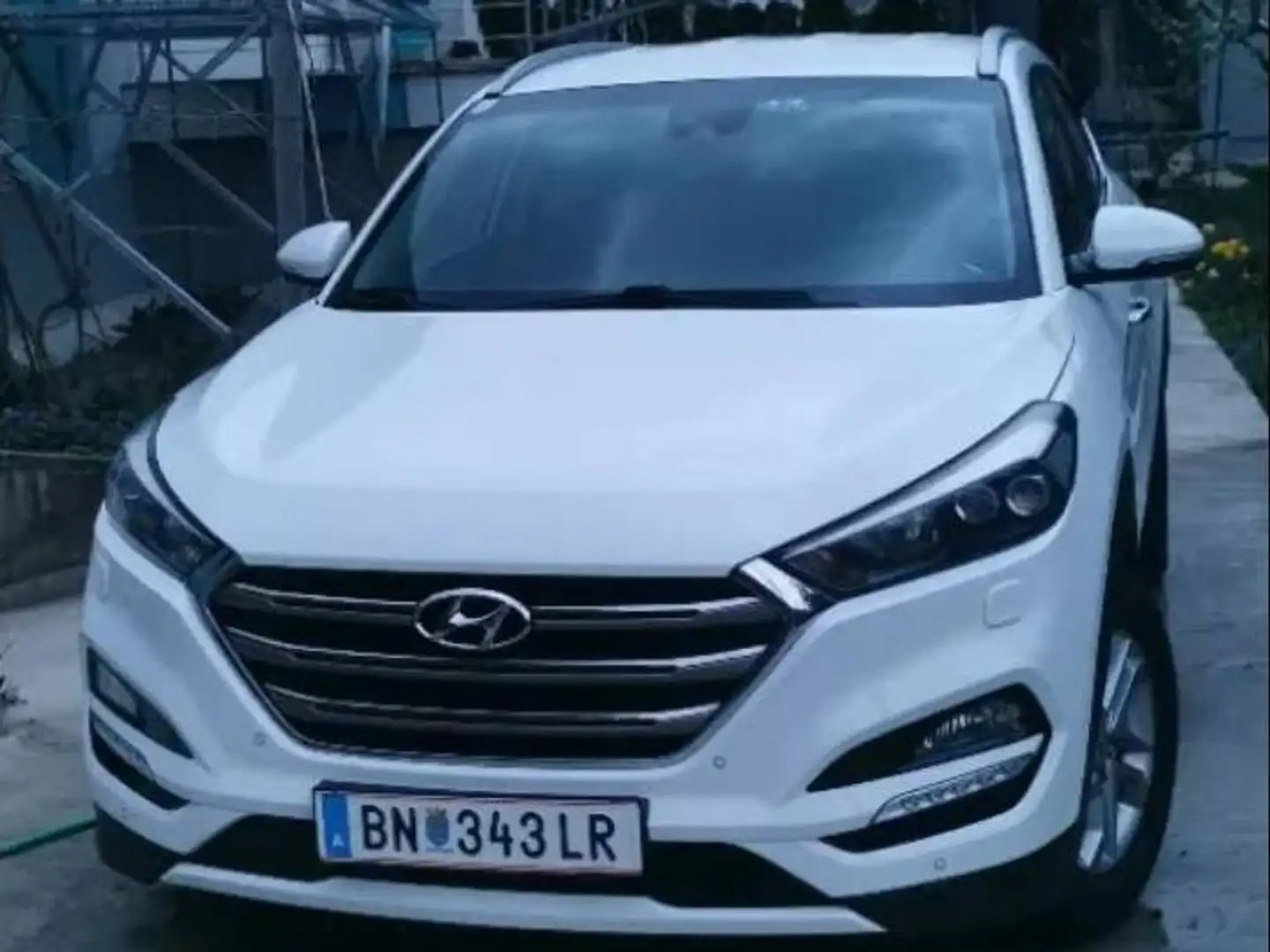 Hyundai TUCSON Tucson 2,0 Comfort CRDi VGT 2WD DPF Comfort Weiß - 1