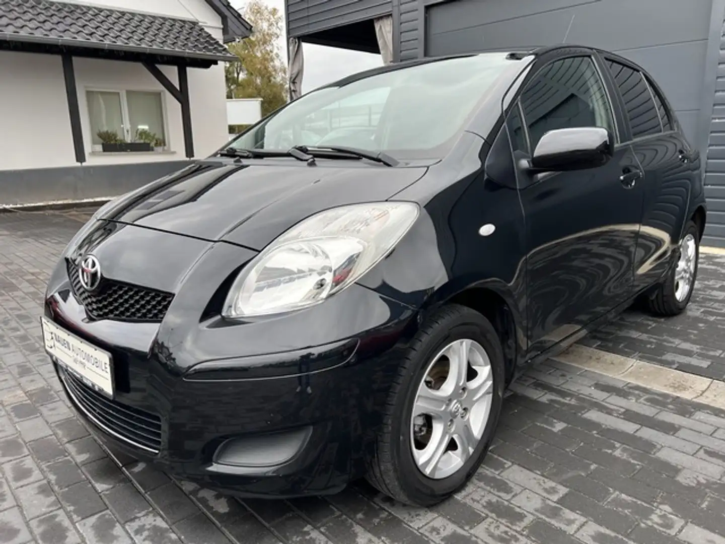 Toyota Yaris Sol 1.3 +Klima+PDC+Alus+1.Hand+ Schwarz - 1