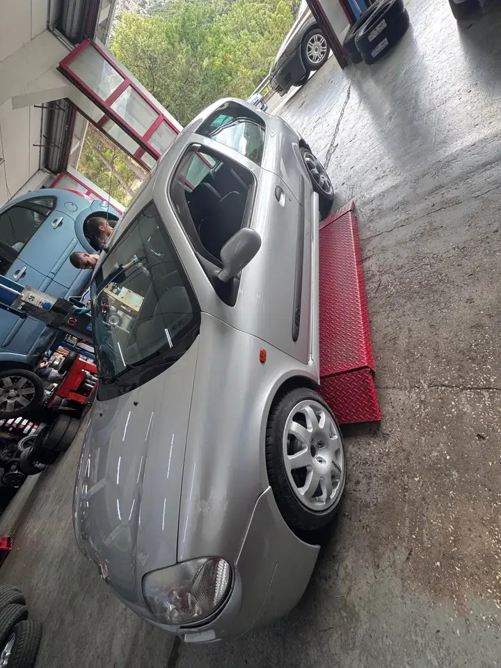 Renault Clio II 19983p 2.0 16v Sport, foto 3