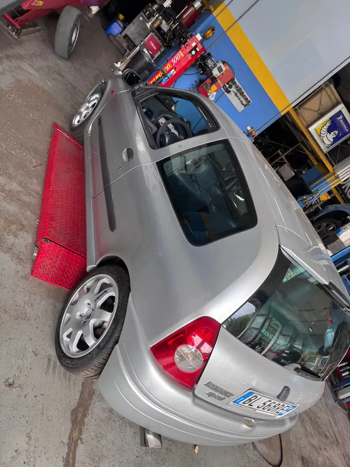 Renault Clio II 19983p 2.0 16v Sport, foto 2