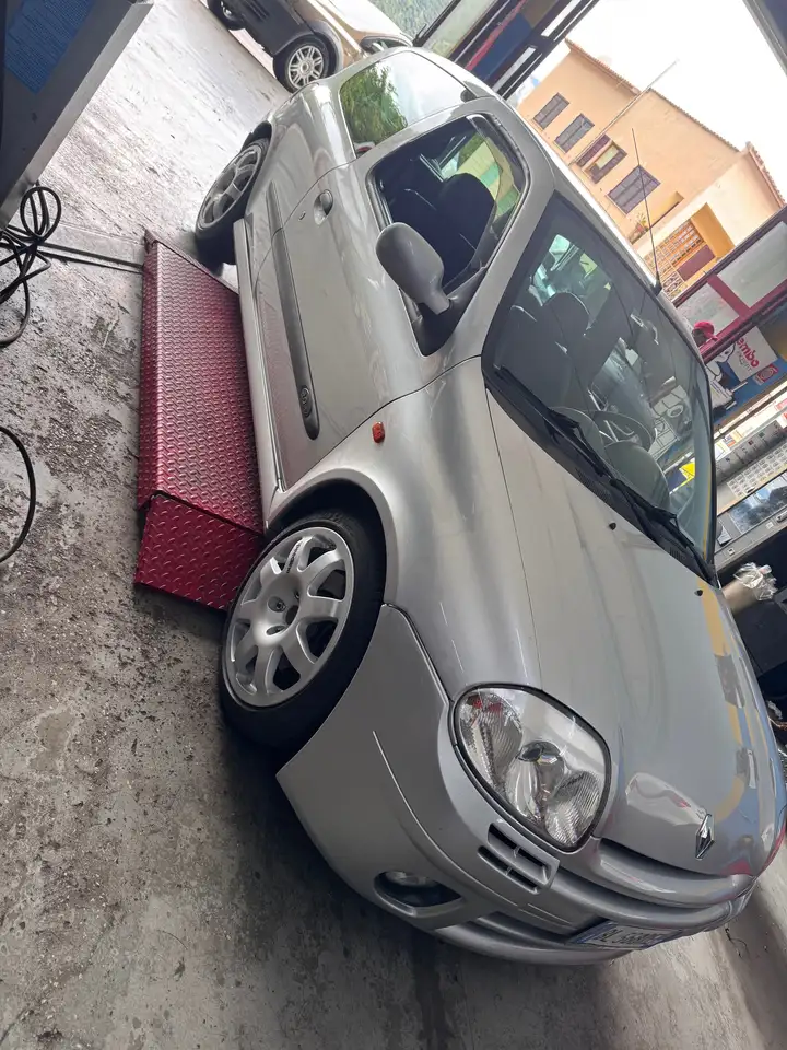 Renault Clio II 19983p 2.0 16v Sport, foto 4