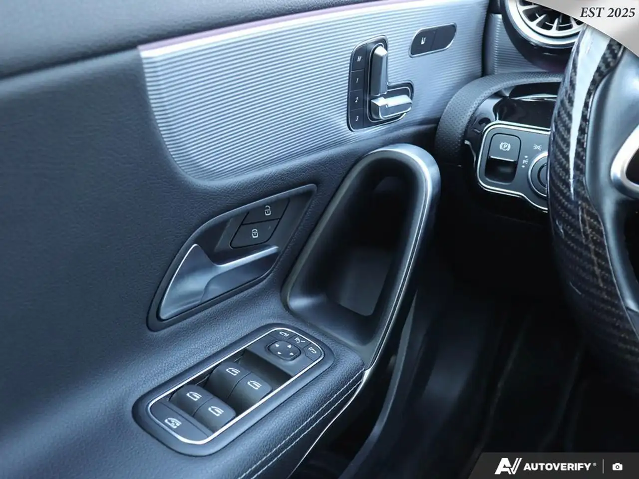 Mercedes-Benz A-Class снимка Mercedes-Benz A-Class